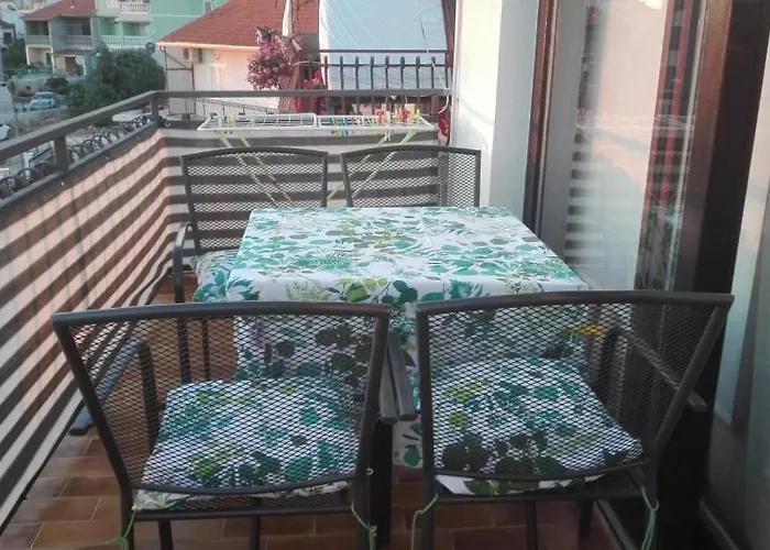 In Brodarica With Sea View, Balcony, Air Conditioning, Wifi Razine