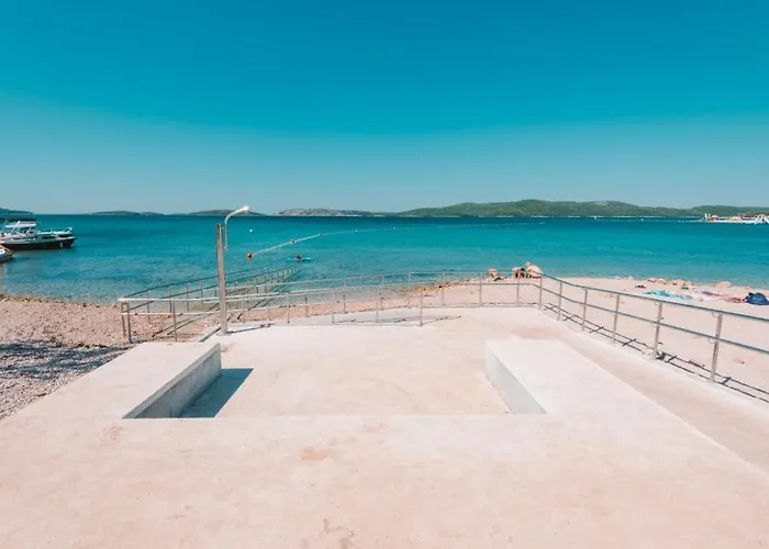 In Brodarica With Sea View, Balcony, Air Conditioning, Wifi Razine