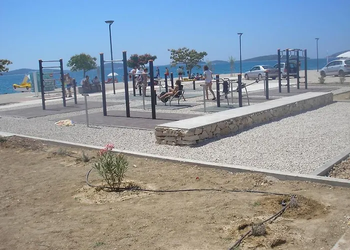 In Brodarica With Sea View, Balcony, Air Conditioning, Wifi Razine