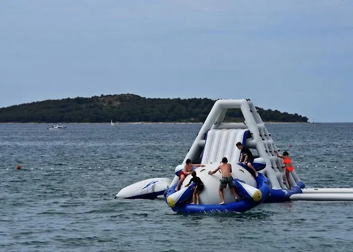 In Brodarica With Sea View, Balcony, Air Conditioning, Wifi Apartmán